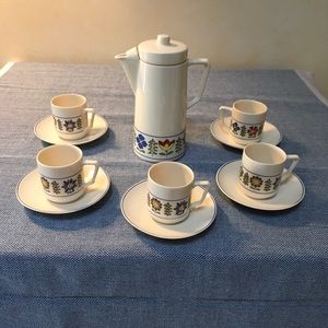 Vtg Karim Porcelain Set 5 Coffee Cups,Saucers & Coffeepot w/lid Floral Retro 2oz